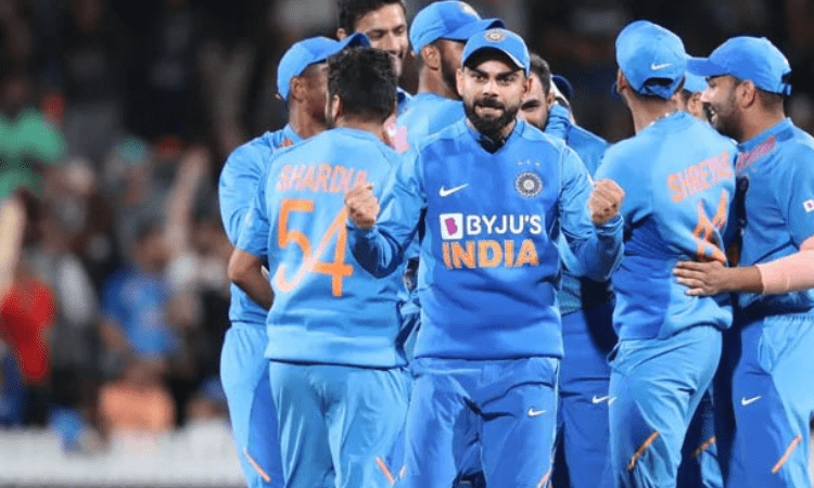 India opt to bowl in 3rd T20I against Australia