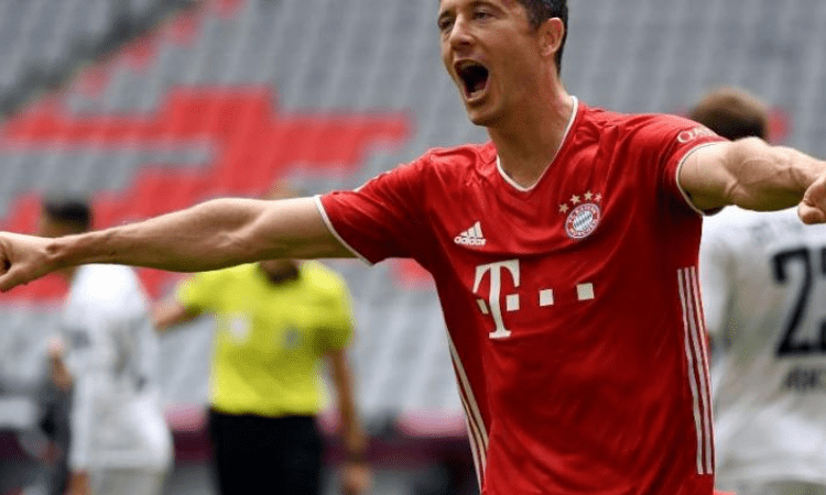 Lewandowski breaks 250-goal barrier in Bundesliga