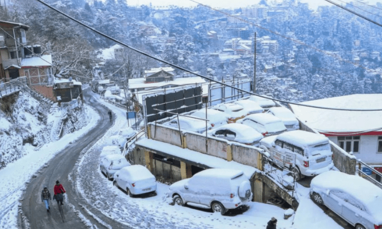 Shimla gets season’s first snowfall, several roads blocked