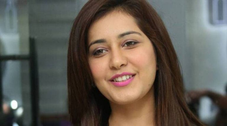 Raashi Khanna is all set to work with Vikram