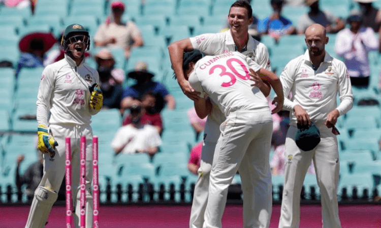 India vs Aus: India move to 180/4 at lunch on third day