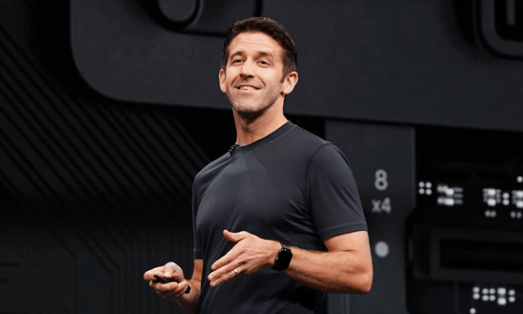 Apple appoints new hardware engineering head, rejigs top team