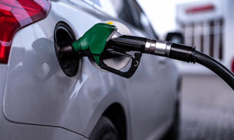 Petrol, diesel price rise again by 25p/ltr after 3 days pause