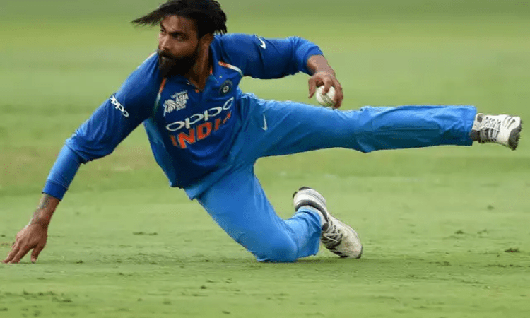 Ravindra Jadeja taken for scans after suffering blow to left thumb