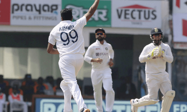 1st Test: Eng lose Burns for duck after bowling Ind out for 337