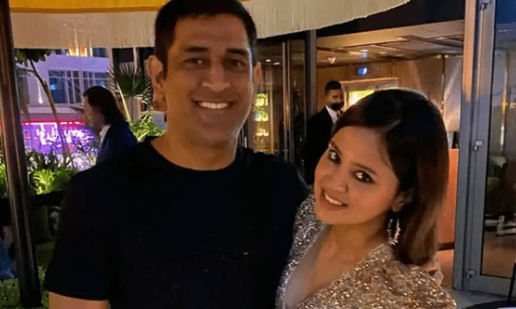Dhoni and Sakshi dance to ‘Mummy Nu Pasand’, video goes viral