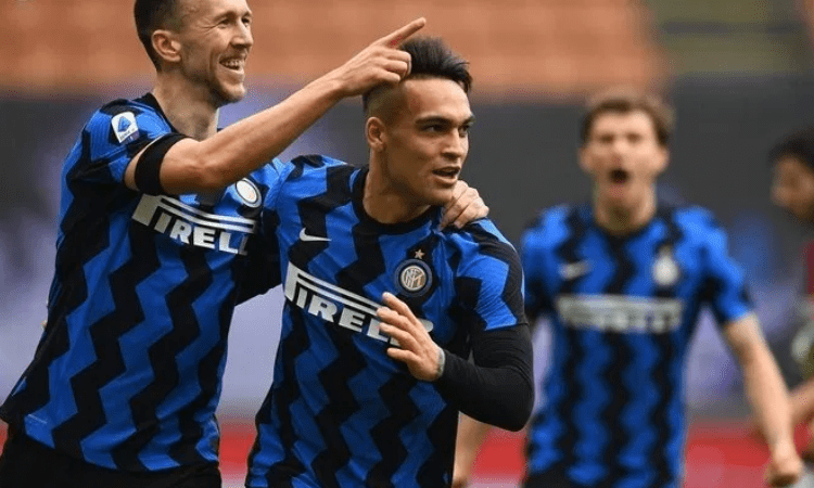 Inter dominate Milan derby, win 3-0 to open 4-point lead in Serie A