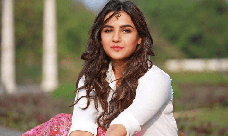 Jasmin Bhasin celebrates Aly Goni’s birthday in Kashmir