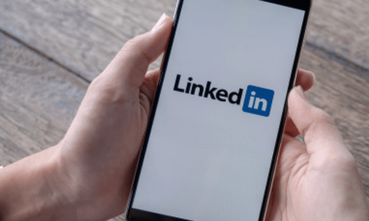 LinkedIn suffers over 2 hour long global outage, up now