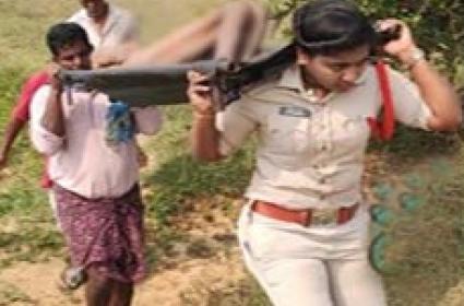 Srikakulam: Lady SI Carries Homeless Man’s Body For a KM After Villagers Refuse To Help
