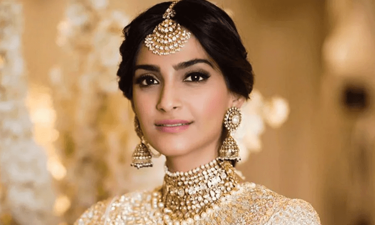 Sonam Kapoor’s throwback is all-things-love!