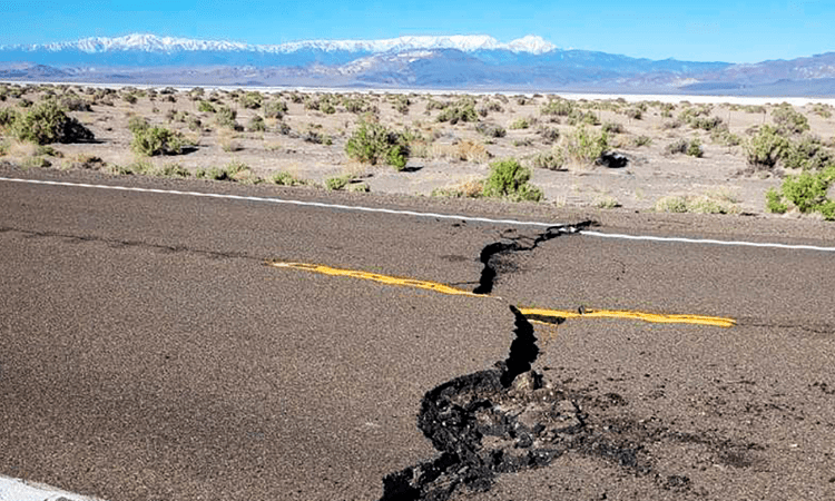Strong earthquake shakes Kashmir as people run out of homes