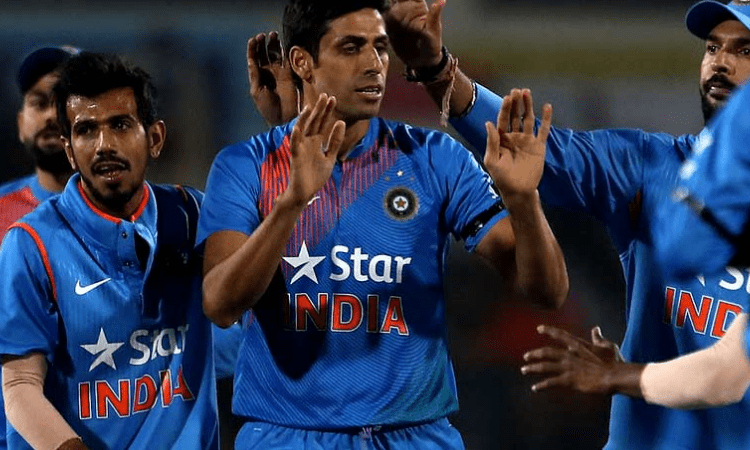 1st T20I: England win toss, elect to field