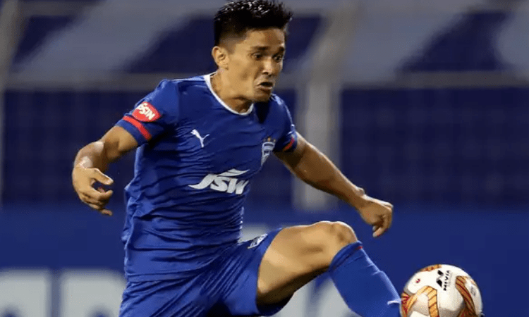 Chhetri Covid+ but will join Indian team in Dubai