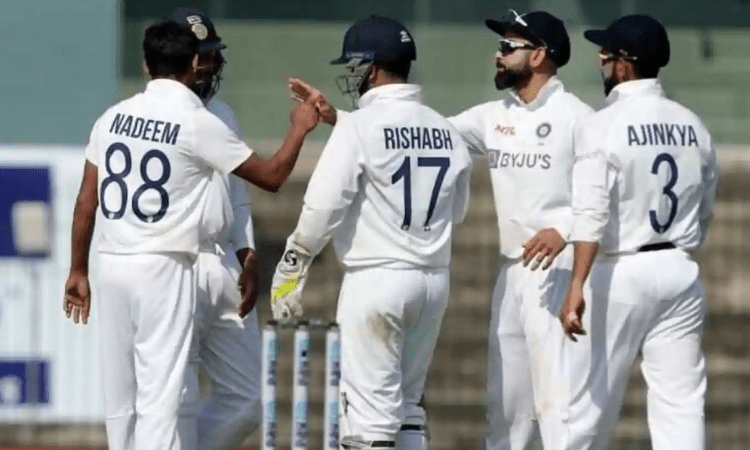 England reach 100 for loss six wickets, soon after tea