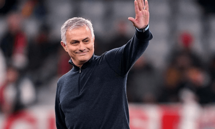 Spurs sack Mourinho; Mason may be named caretaker