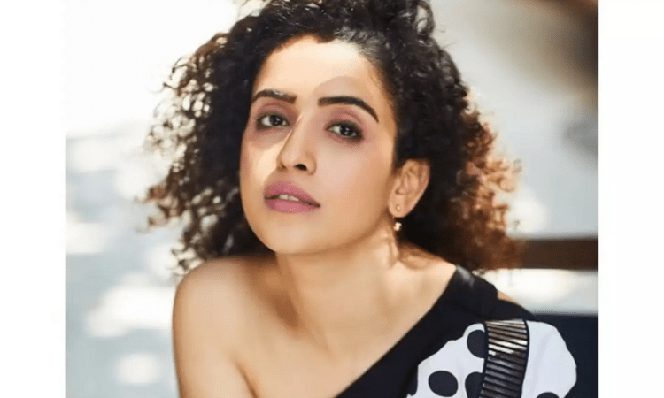 Sanya Malhotra flaunts a few throwback moves