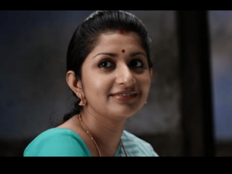Meera Jasmine returns after hiatus in Sathyan Anthikadu film