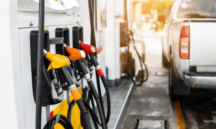 Petrol price inches closer to century mark in Mumbai