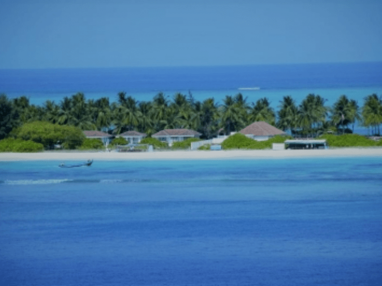 Maldives to ban non-essential travel between islands