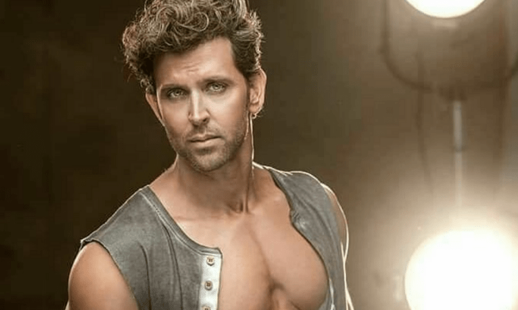 Hot hunk Hrithik goes shirtless