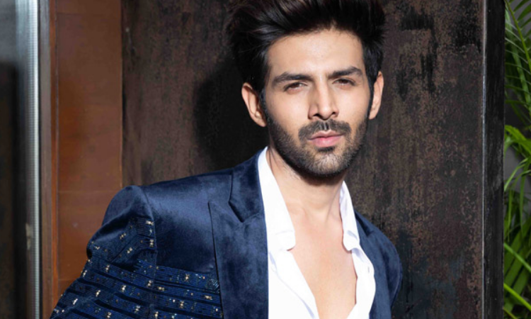 Kartik Aryan’s posts a ‘Dhamaka’ poser for fans