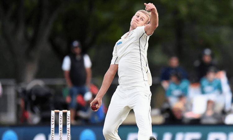 Jamieson chills out on rainy day as Indian fans hurl abuses at him