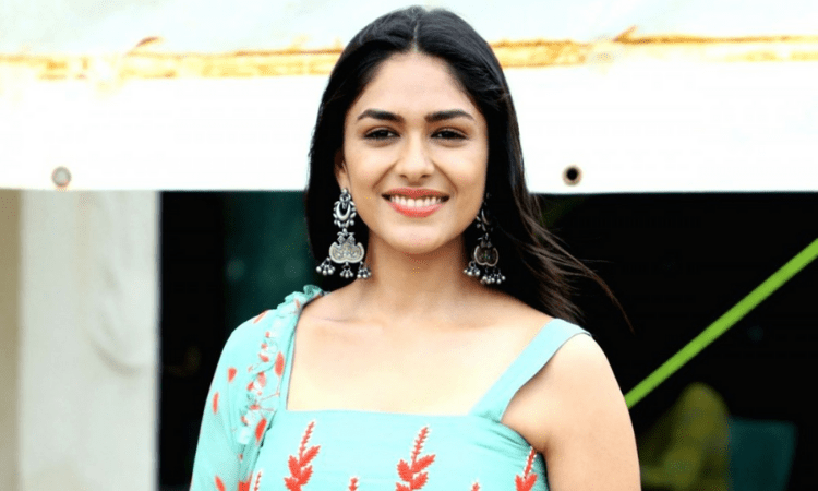 Mrunal Thakur: Dad sits with me during script narrations