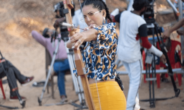 Sunny Leone takes aim for the heart in new post