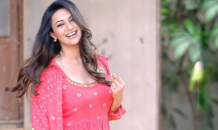 Divyanka Tripathi is in a ‘topsy turvy world’ in new selfie