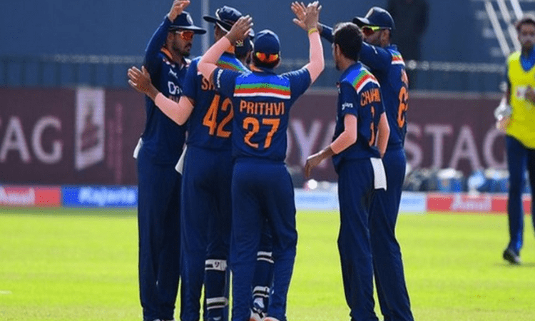 1st ODI: India restricts Sri Lanka to 262/9