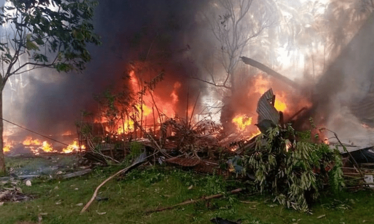 29 killed, 17 missing in Philippines military plane crash