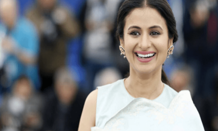 Rasika Dugal posts a throwback picture of her first photoshoot