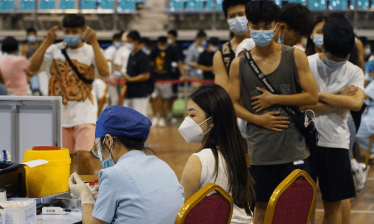 China to extend mass vaccination program to minors