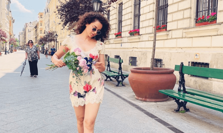 Kangana treats fans with breezy pictures from Budapest