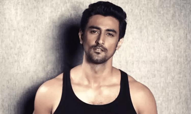 Kunal Kapoor brightens up weekday with his new post
