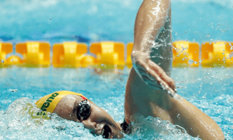 Oz Ariarne Titmus hailed as icon after 200m freestyle gold in Tokyo