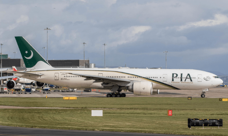 Pak bans air travel for unvaccinated people