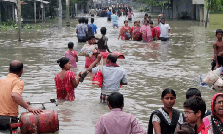 Flood situation in Bengal displaces over 3L people from their homes