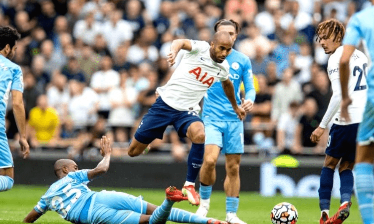 Manchester City start title defence with defeat