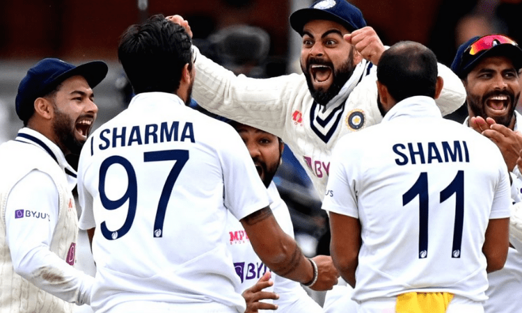 Sachin, Sehwag lead ex-cricketers applauding Team India