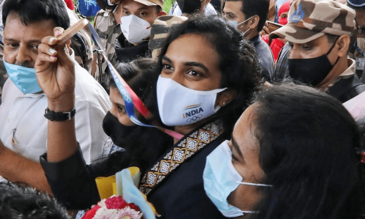 Shuttler PV Sindhu arrives to a roaring welcome