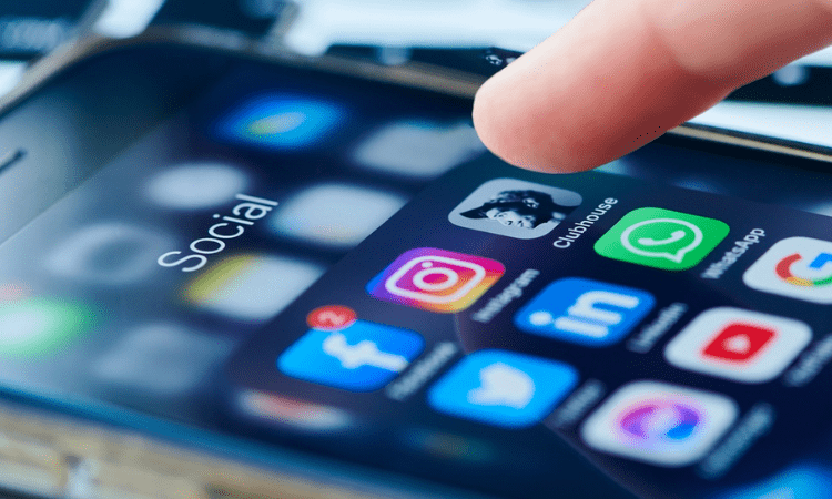 Clubhouse launches new feature to invite friends into audio chats