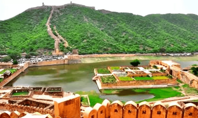 ‘Govt will sell Jaipur’s Haha Mahal and Amer Fort too’