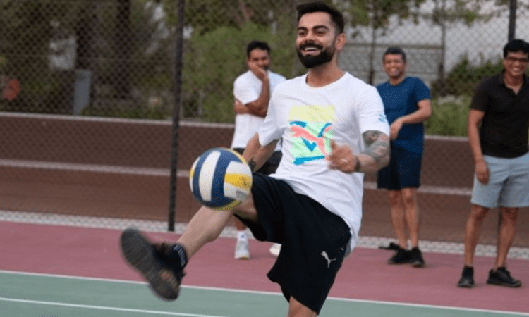 RCB skipper Kohli finishes quarantine, joins team for first practice session