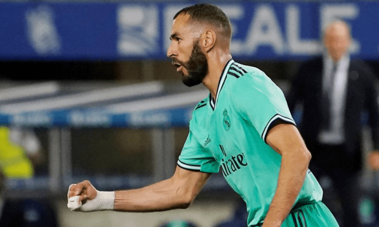 Real Madrid win in Valencia to go top as rivals slip up
