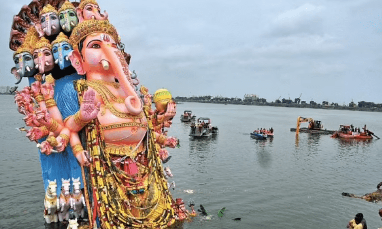 SC allows symbolic immersion of Ganesh idols in Hyd’s Hussain Sagar Lake