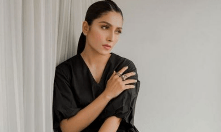 Top Pak actress Ayeza Khan recreates hit Sridevi song