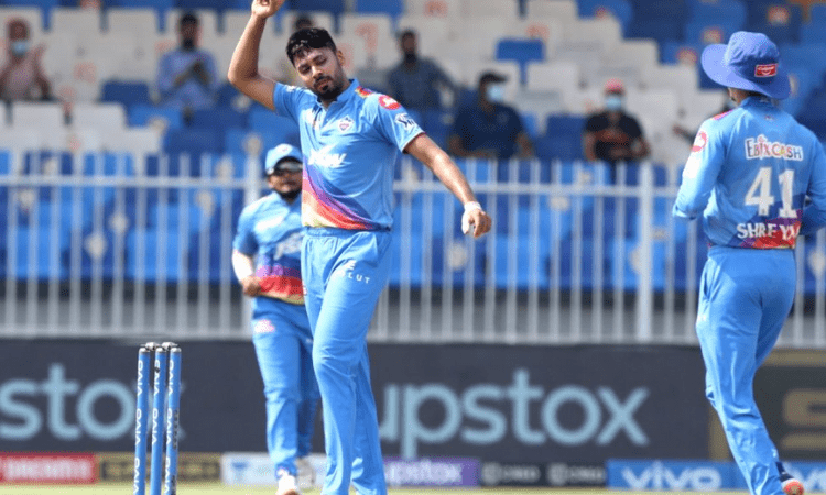 Avesh, Axar help Delhi Capitals restrict Mumbai Indians to 129/8