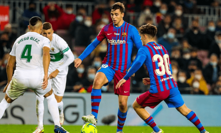 Xavi’s Barca up against title hopefuls Sevilla in Camp Nou